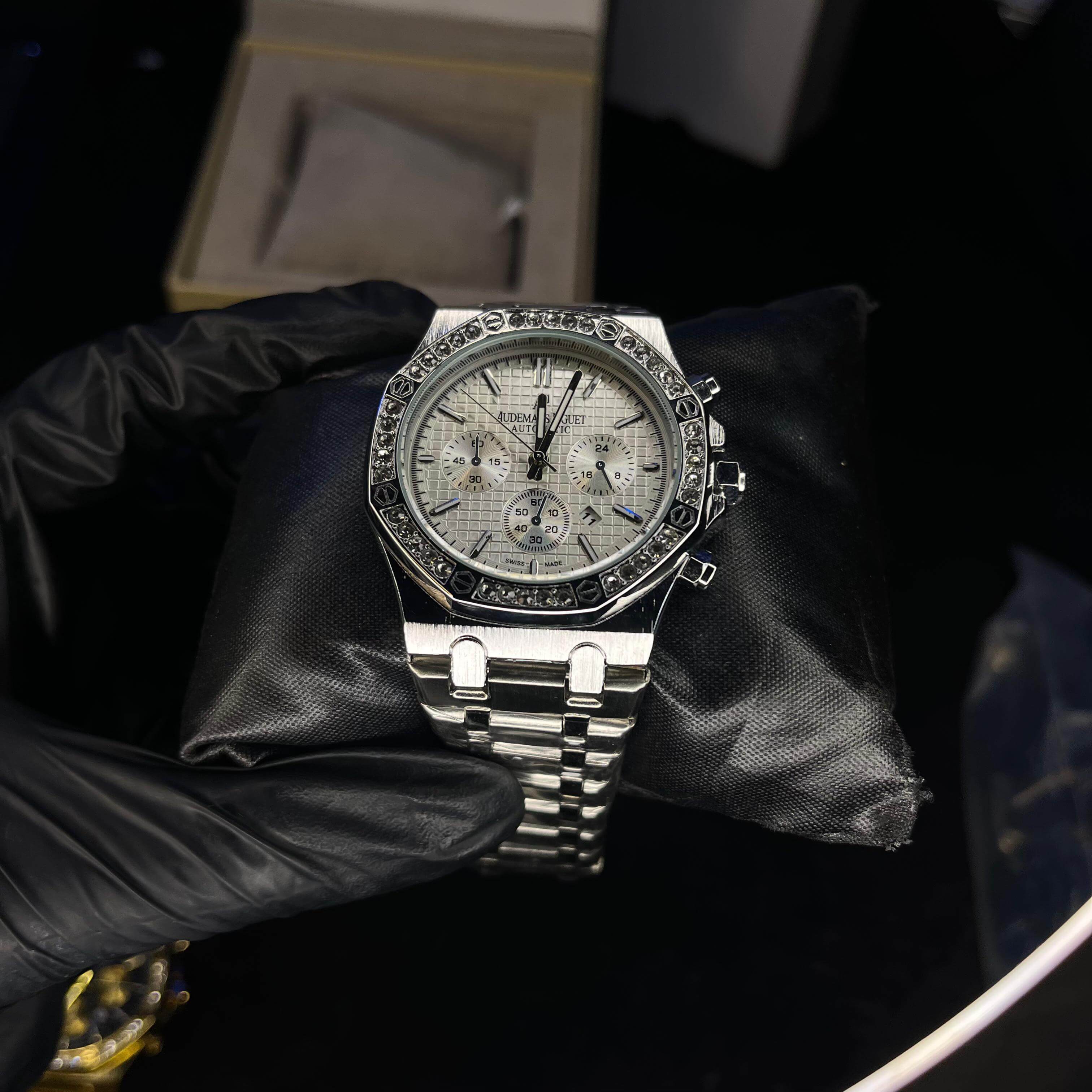 Audemars Piguet Royal Oak Silver Dial Diamond Bezel Silver Chain Quartz Watch For Men