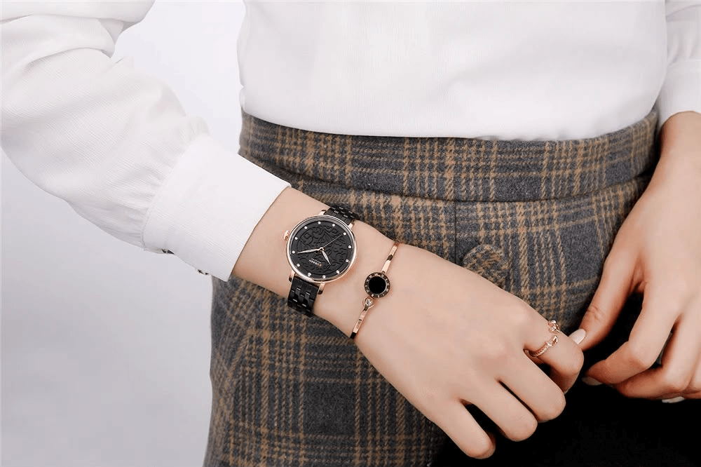 CURREN Women's Quartz Stainless Steel Chain Texture Dial Watch