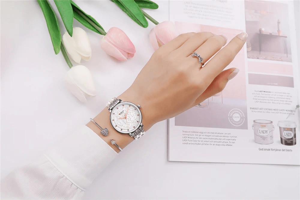 CURREN Women's Quartz Stainless Steel Chain Texture Dial Watch
